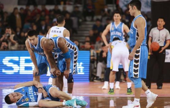 冠军控卫再起航！北控男篮队长公布，他已成联盟最老球员