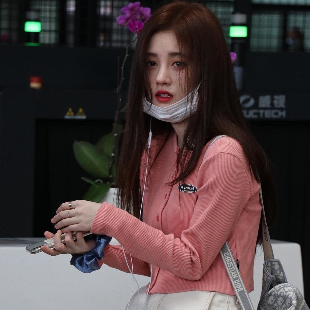 鞠婧祎沉迷柔弱不能自理人设,女生沉迷柔弱的人设