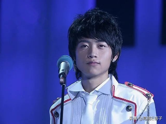 那个负了鸥空姐的渣男高管，其实是个长情boy