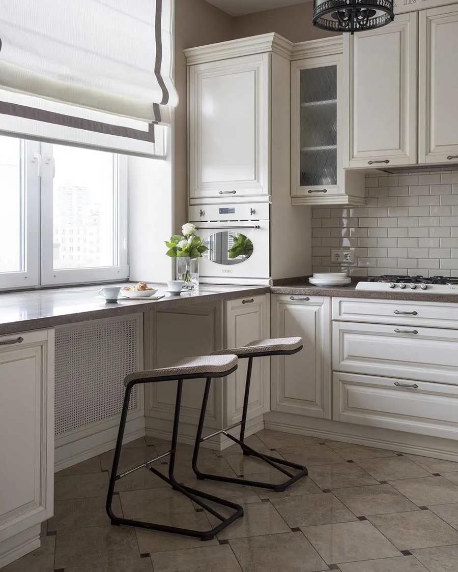 头一次见到自助餐,头一次见厨房装两个门