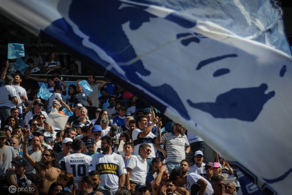 马拉多纳背后的故事,马拉多纳贝利的恩怨