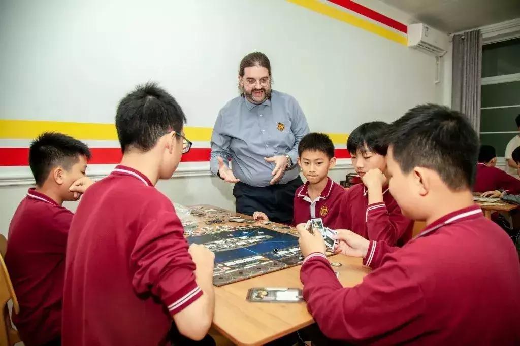 华美学校今天有什么活动,邀请函开放日英语