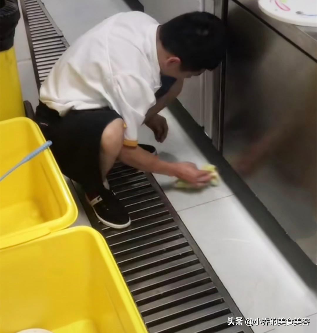 为什么餐饮厨师越来越难做,餐饮厨师的前景和出路