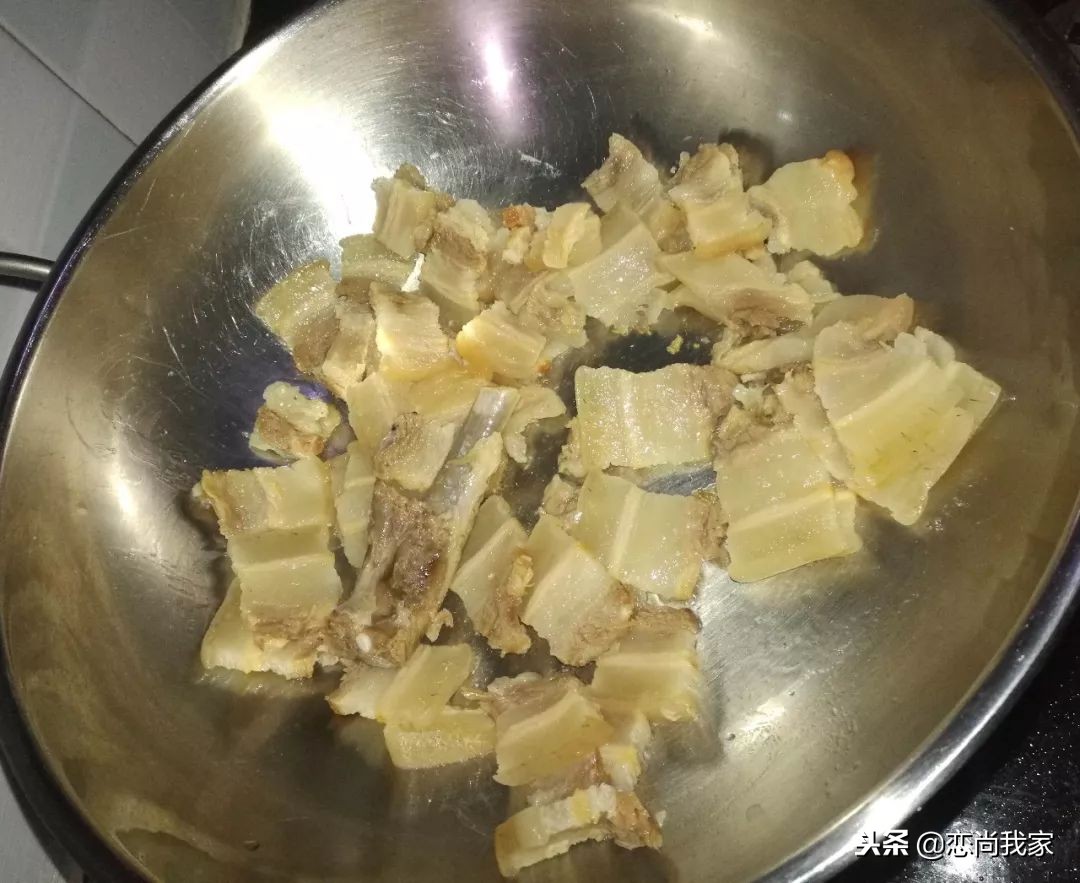 腊肉炒青椒的做法腊肉用不用煮熟,青椒和猪肉简直就是绝配