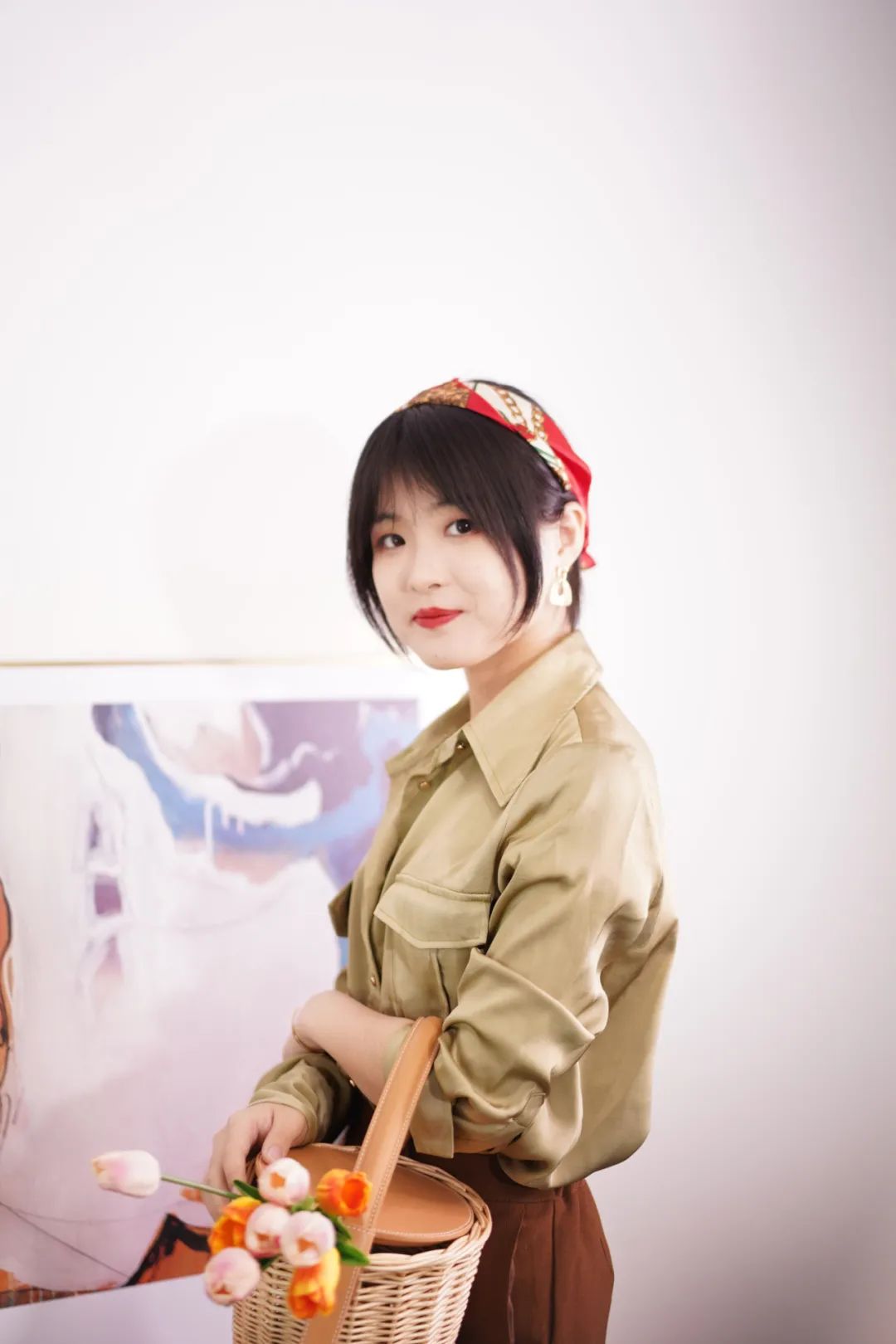 丝巾的5种时髦系法学起来,春季丝巾系法大全搭配大衣