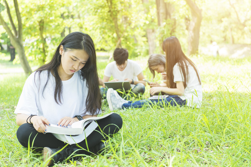 踏青眼睛,春天赏花眼睛肿