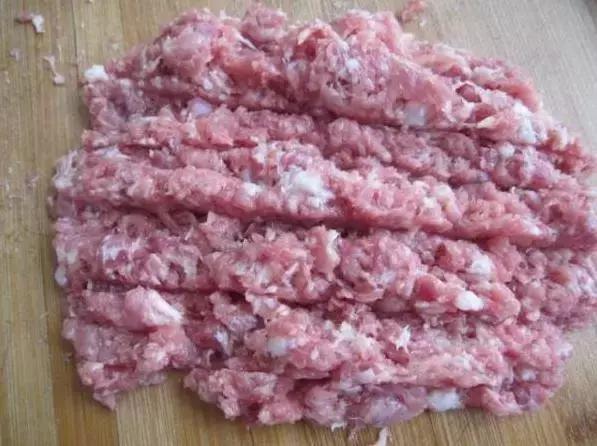 韭菜馅如何让韭菜不出水还翠绿,好吃不过饺子的调料配方