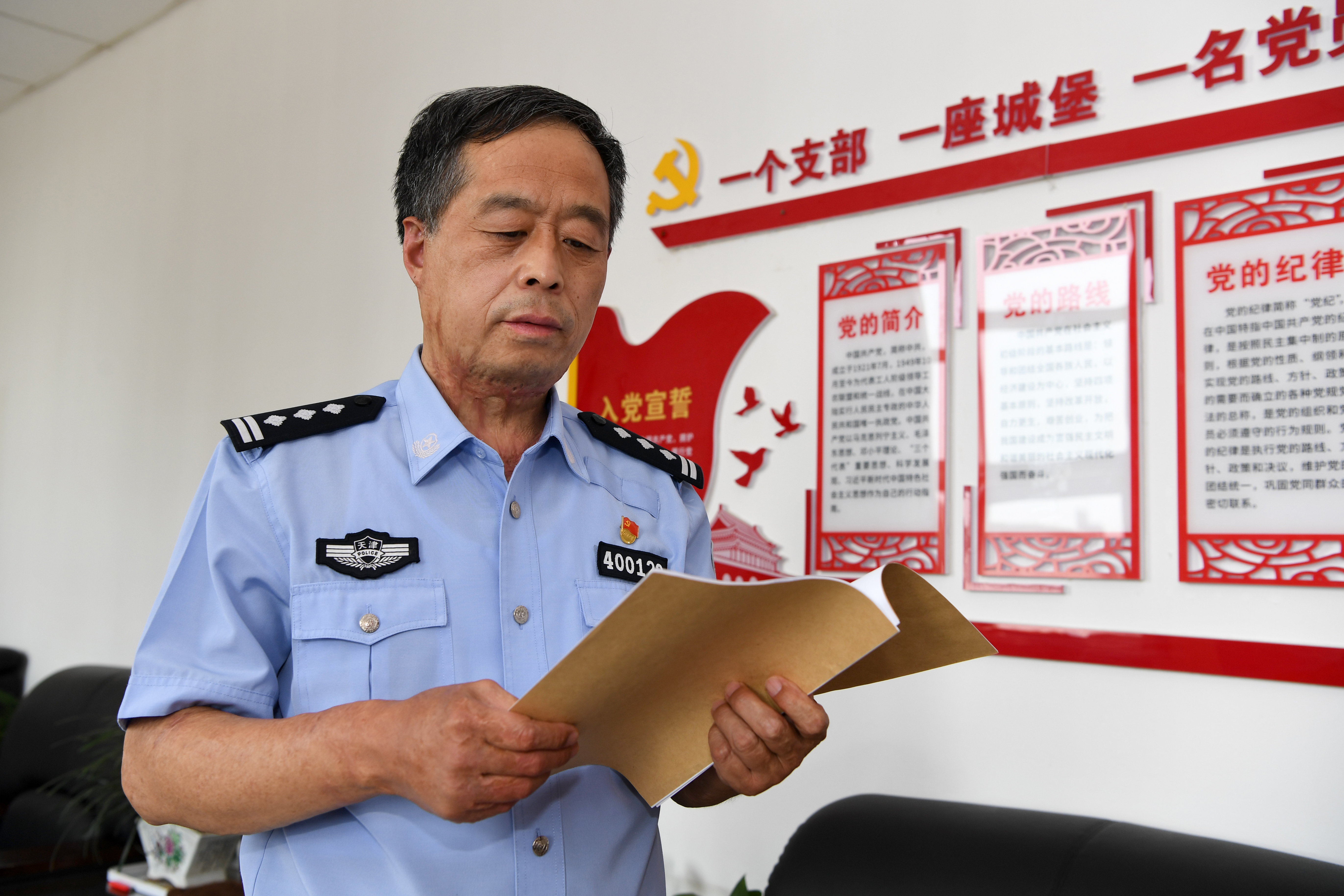 郭志龙伤疤事件,郭志龙个人事迹