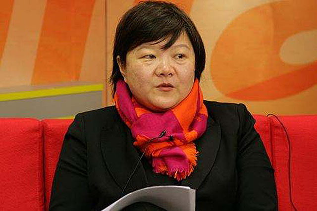 记者：作为名门闺秀，想过活成母亲那样吗？洪晃：这称呼是骂我吧