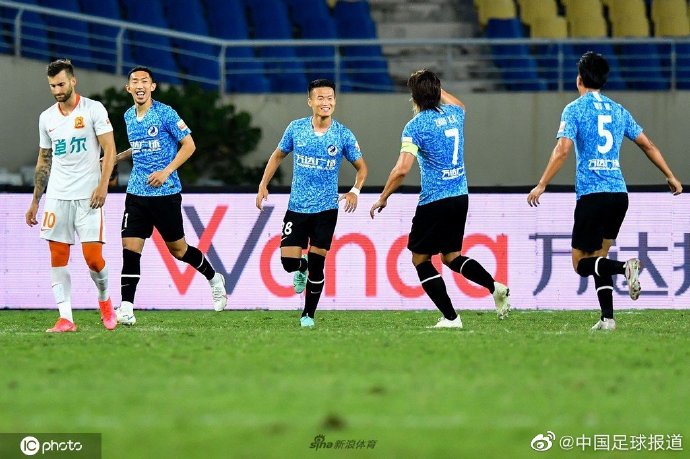 皇马帮助巴萨续约梅西,逗妹吐槽视频