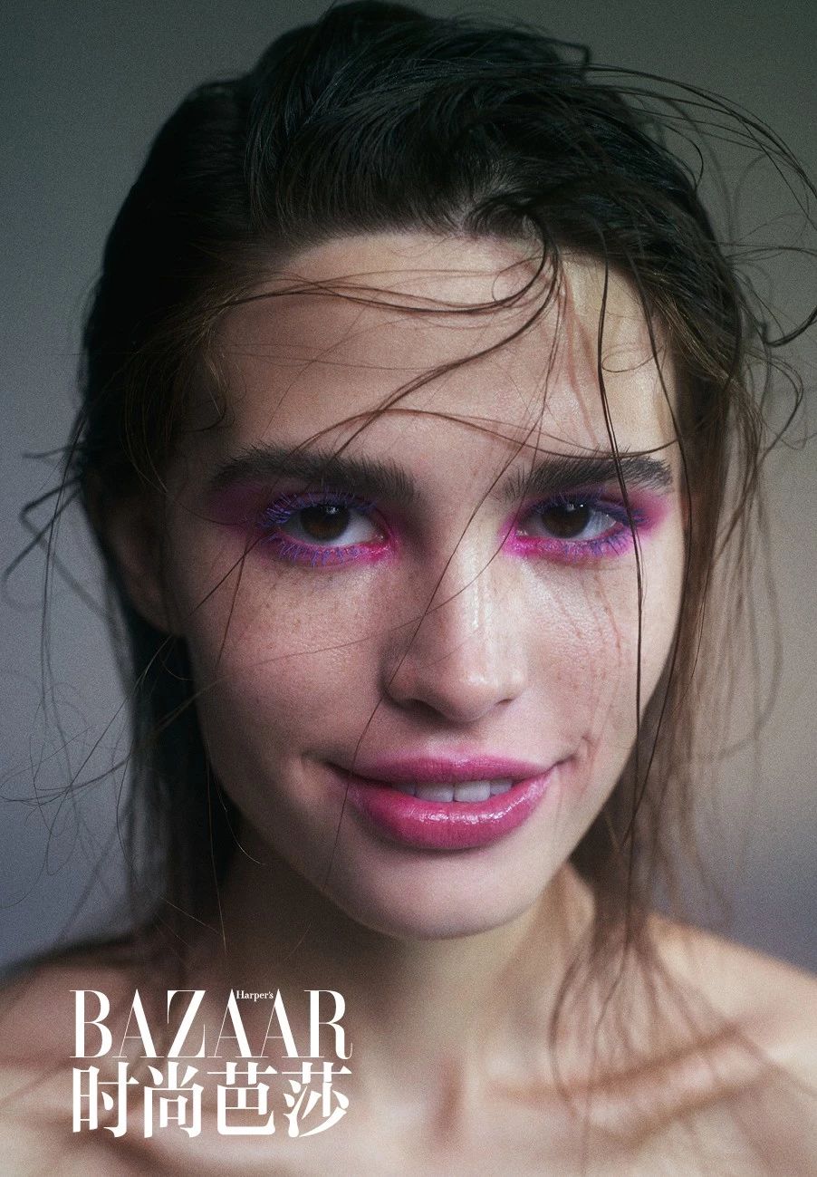 对自己的美色一无所知,对自己的美貌浑然不知