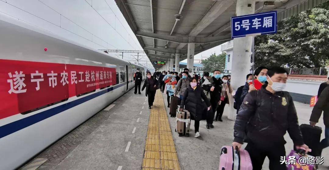 抗击疫情守护平安摄影征稿,战疫情保春运铁路警察在行动