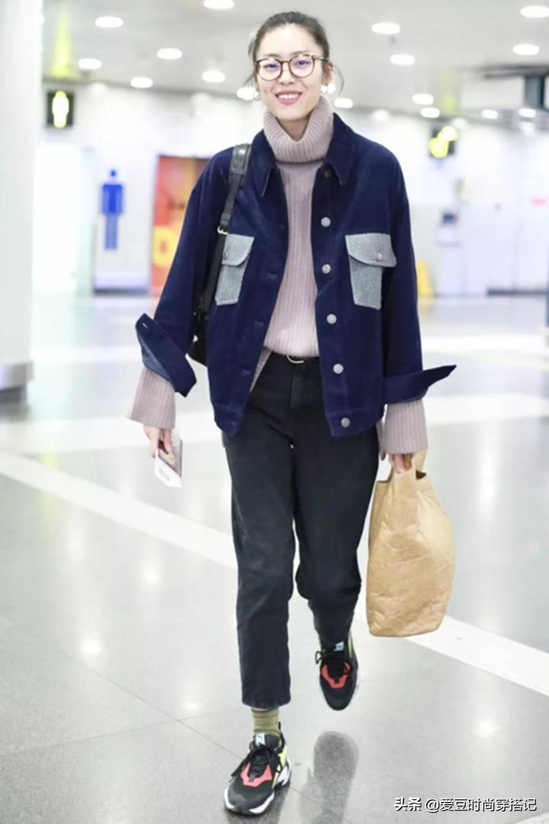 穿上显“穷”的灯芯绒，却受明星偏爱，宋茜配的这一套就十分出众