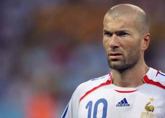 球王贝利过9人,球王贝利在世界足坛的成就与地位