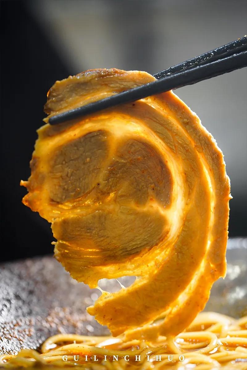 东西巷火了4年的“爱情”小店，老板竟然师从日本“拉面之神”