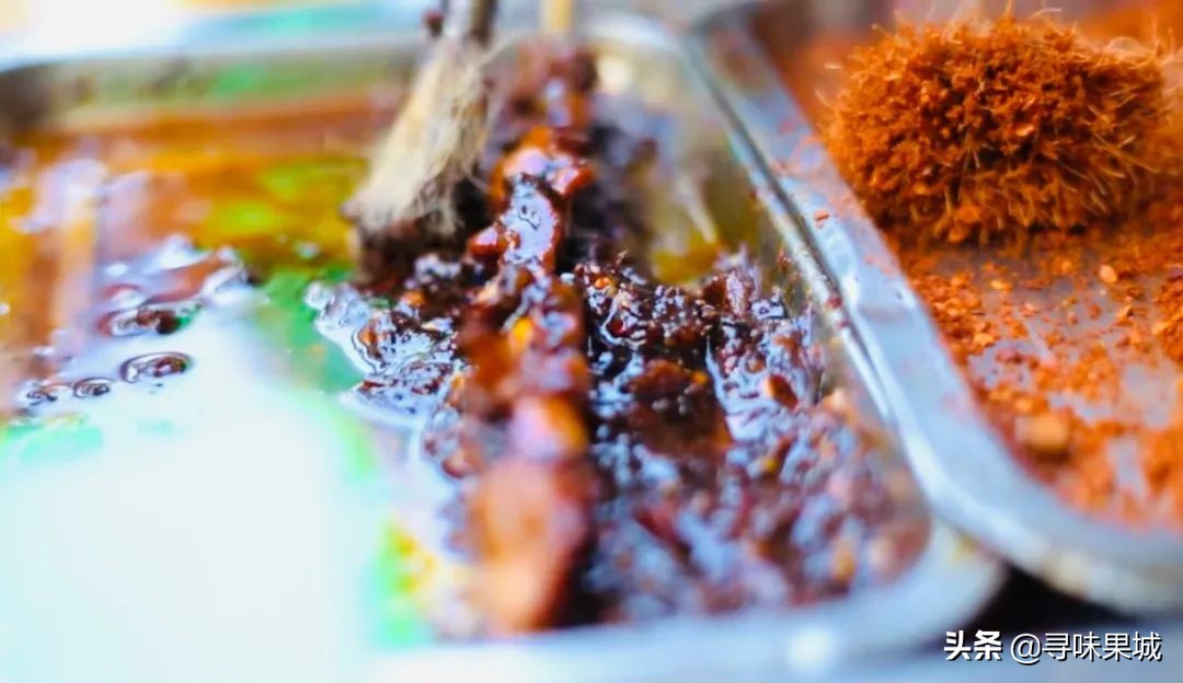 83岁老阿婆卖串串,成都70岁阿婆摆摊