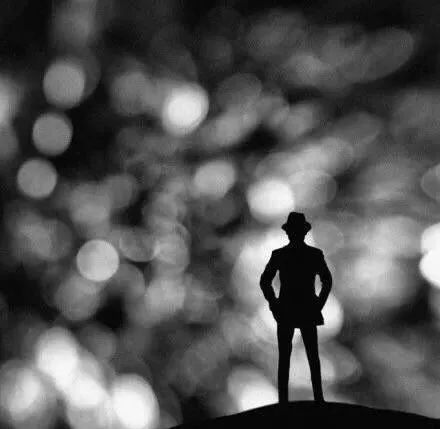 人到中年是赚钱重要还是精神充实,人到中年努力赚钱才是人生的意义