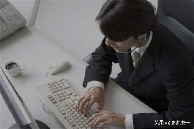 50多岁女性手指腱鞘炎怎么治,59岁女性容易发腱鞘炎应注意什么