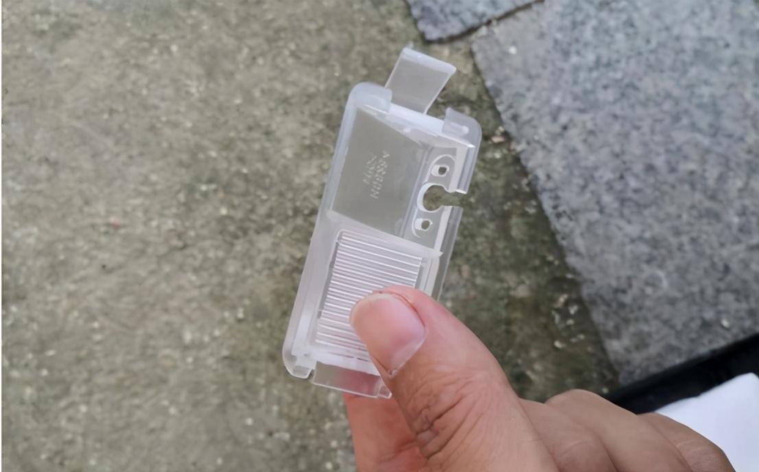 行车记录仪后镜头隐藏式安装视频,diy记录仪加装外接摄像头