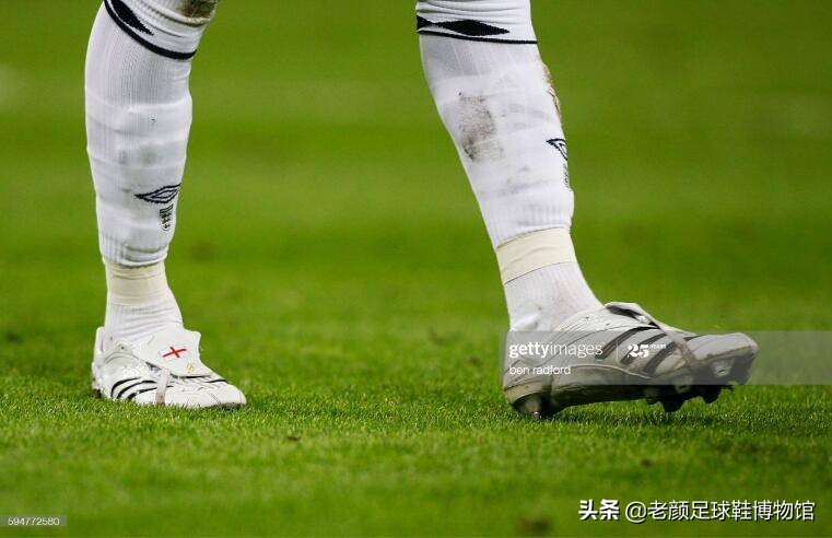 小贝当年多风光，三个儿子都穿德产定制鞋，球鞋广告动用百兽之王