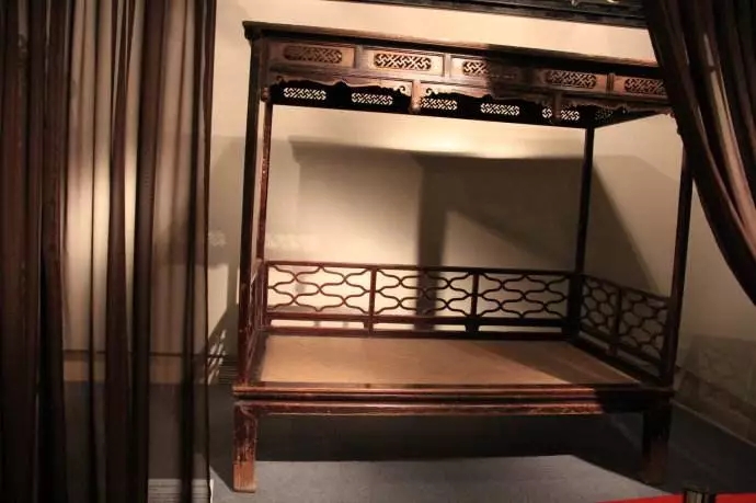 一张床买下来多少钱,一张床的价格800