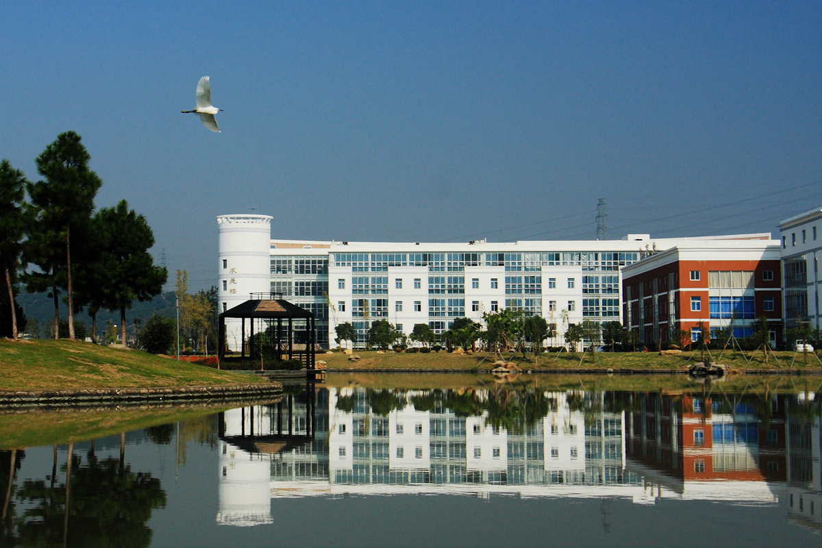 高考分数刚过本科线怎么选学校,高考刚过本科线怎么报学校