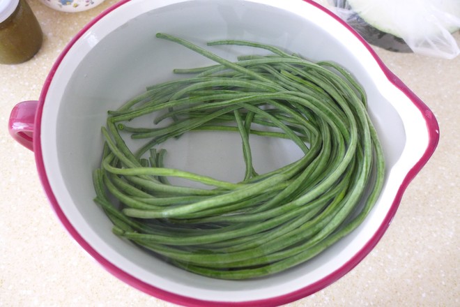 拌凉菜的调料怎么做好吃又香呢,拌凉菜主要少不了的调料