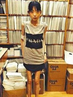 伍智恒年轻照片,伍智恒年轻模样