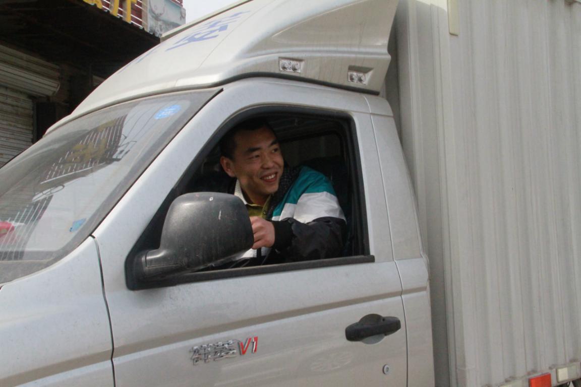 邢凡说：福田祥菱V1挺好用于超市配送很满意