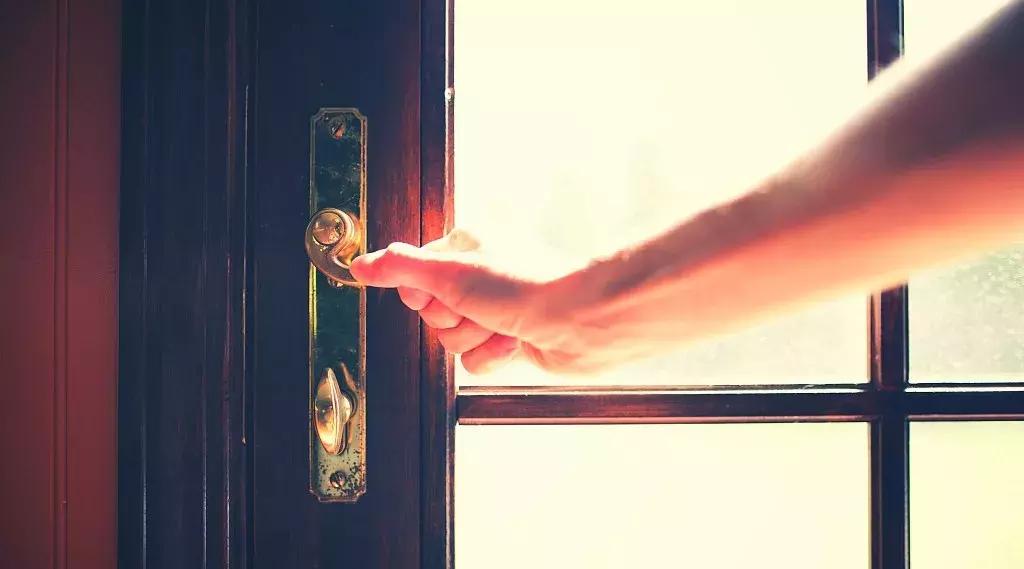 非法侵入住宅罪名竞合,非法侵入他人住宅怎么定罪