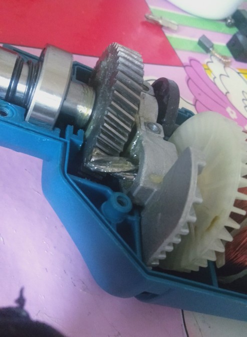 晶思达手电钻开关总成内部构造,插电款带冲击的手电钻