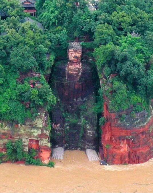 乐山大佛脚被水淹没奇观出现,乐山大佛再次被水淹没图片