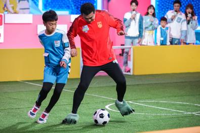 足球新招式,足球前卫踢法