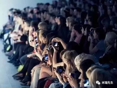 素人怎么去参加时装周走秀,素人怎么去时装周看秀