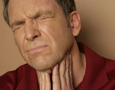 咽炎最简单的自愈方法嗓子痒干咳,咽炎怎么治疗喉咙感觉很干