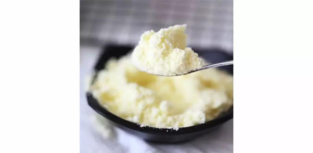 为何脱脂奶粉没有全脂奶粉黄,全脂奶粉好还是脱脂奶粉好啊