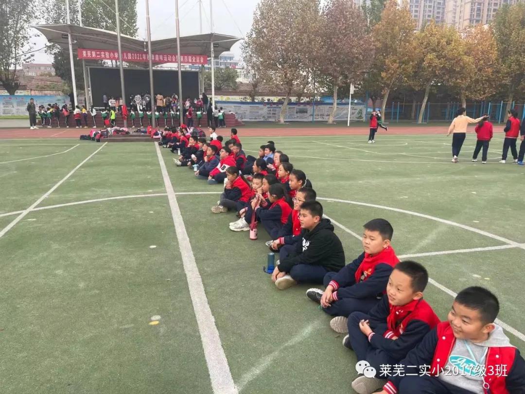 中队足球队比赛,庆祝足球队获胜