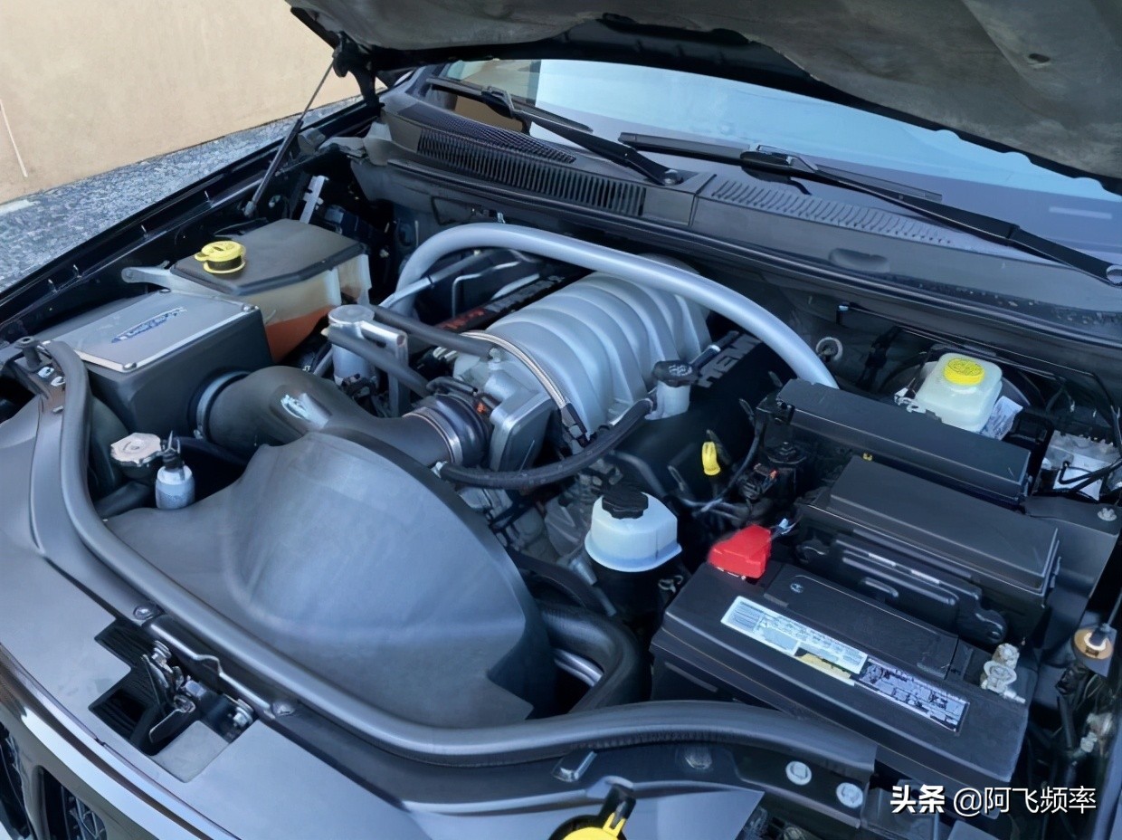 2020款jeep大切诺基srt8试驾视频,08款jeep大切诺基5.7越野