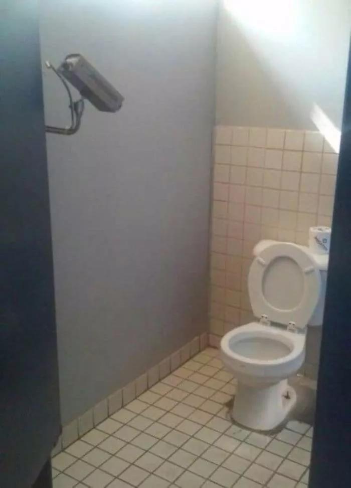 “如果这群女混混*攻围**我,我会舌战群儒!”你会怎样脱困?