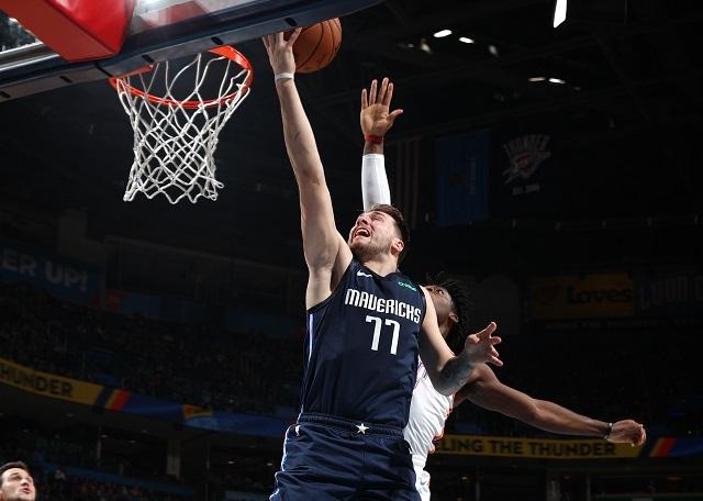 四星空砍60+20！亚历山大眼眶含泪，保罗情绪失控，科比你太狠心