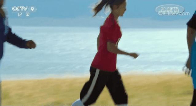 登上央视！超燃！*疆新**少女的足球梦被拍成纪录片