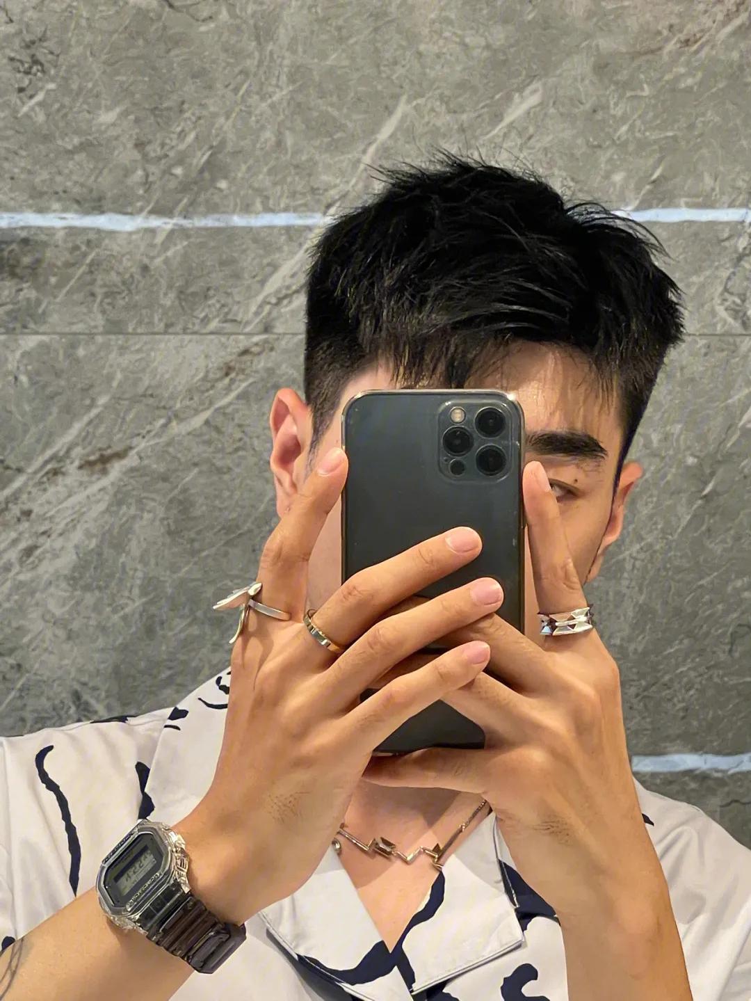 男生三七长发型怎么打理,男生短三七分发型打理教程