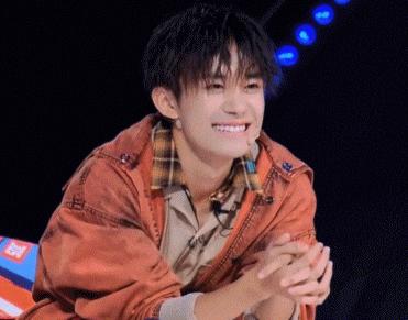 肖战和易烊千玺谁火,易烊千玺香港有多火