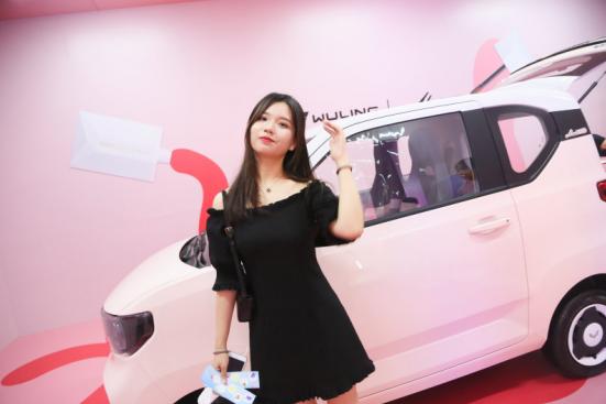 宏光miniev马卡龙全色,宏光miniev第三代马卡龙奶咖色