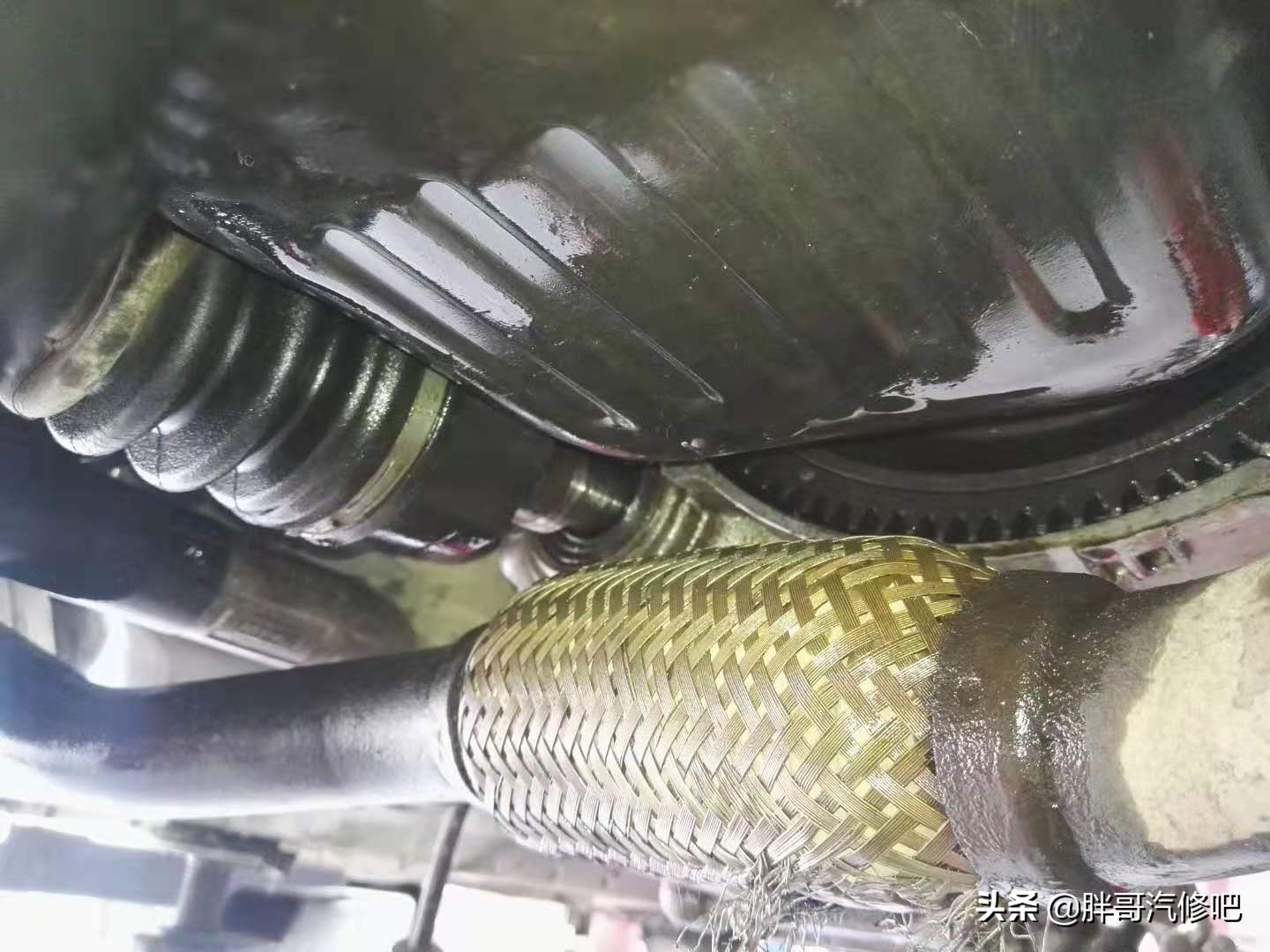 变速箱壳体损坏是维修还是换新,汽车变速箱壳破裂怎么维修