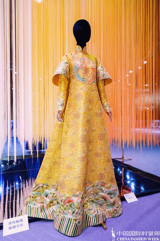 用丝线牵引时尚|“天锦地绣·华夏大美”刺绣艺术展精彩纷呈