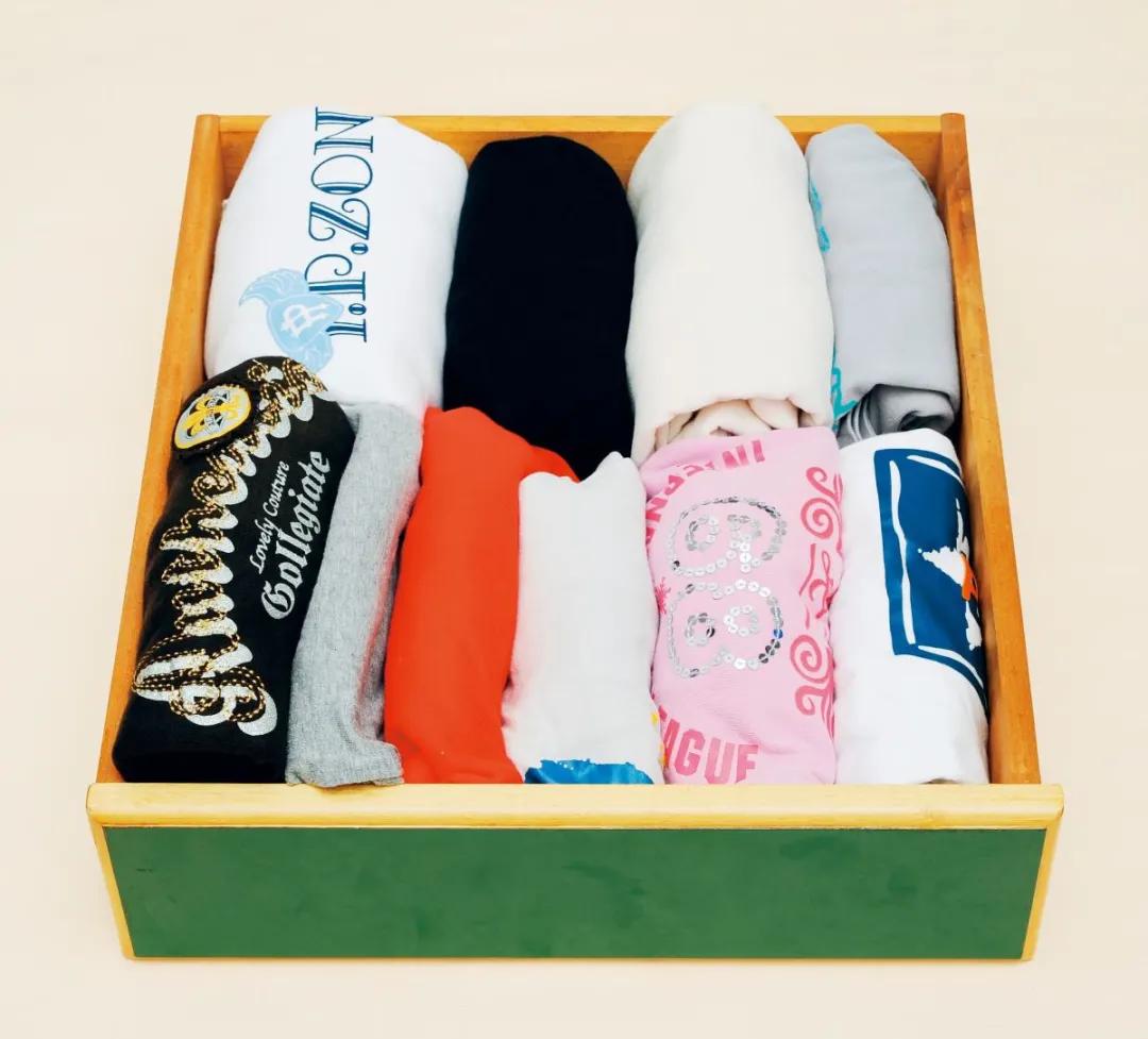 收纳师教你折衣服,折厚衣服的收纳方法