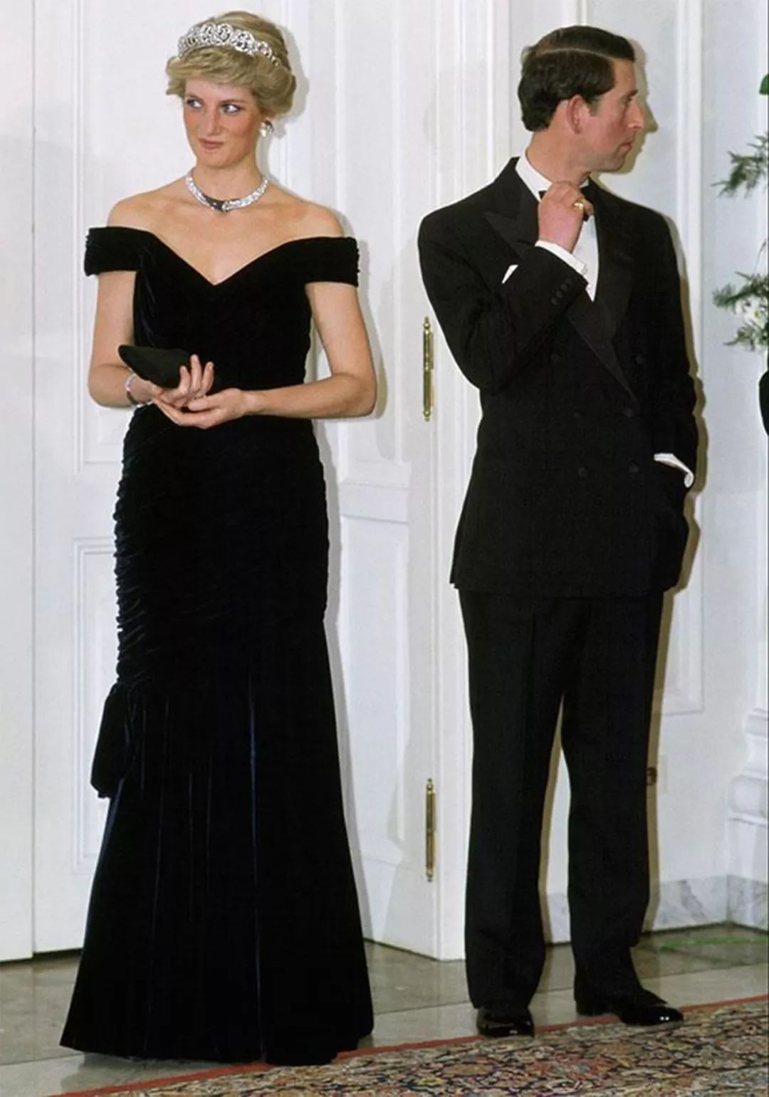 戴安娜王妃穿的什么牌子的鞋,戴安娜穿的什么鞋