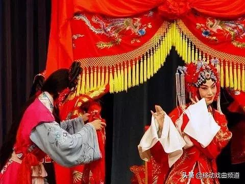 一曲《锁麒囊》，一份仗义情