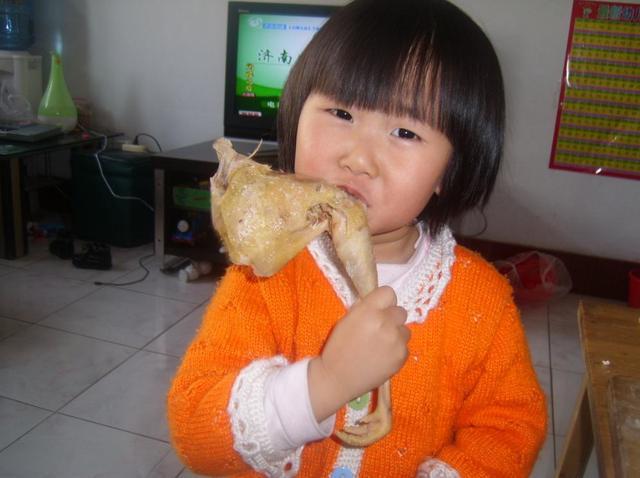 小孩生病不吃饭有什么解决的办法,孩子生病不肯吃药试试这个方法